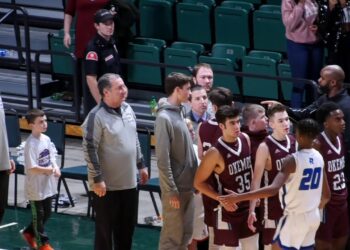 Emoni Bates dunks at buzzer, has ball thrown at face, setting off confrontation