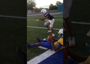 Head tap 👀 #football #youtube #highlights #canton #sports #fyp #subscribe #comment #like