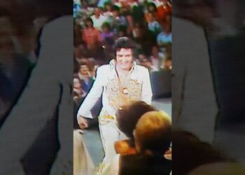 LOOK at ELVIS' HANDS as he LEAVES STAGE FOR THE LAST TIME EVER…it's a KARATE Signal #shorts
