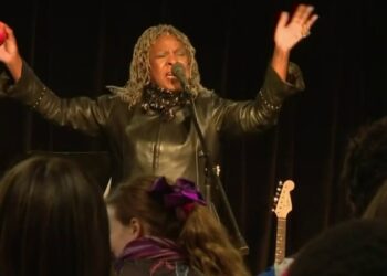 Martha Reeves makes special school visit in Ann Arbor