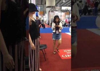Canton Fair Fashion Apparel Fashion Lady Womens Active Wear Sportswear Manufacturer Garment Factory