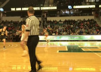 Emoni Bates heats up in second quarter in Lincoln’s district semifinal win over Ypsilanti