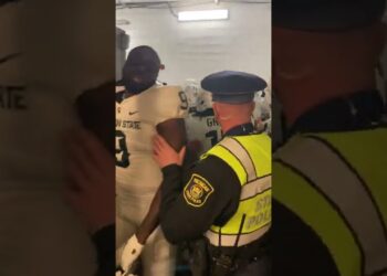 Michigan, Michigan State players fight in postgame tunnel
