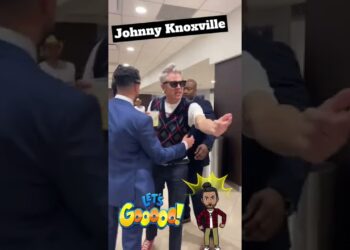 Johnny Knoxville and fan go at it!!￼#johnnyknoxville #wrestlemania38
