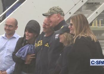Tim Walz group picture — departs Ann Arbor after Michigan-Minnesota 🏈 game (9-28-2024)