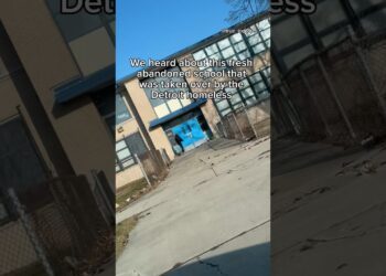 Exploring an abandoned school taken over by the Detroit homeless (horrible idea)