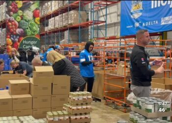 Detroit Lions players show their gratitude by giving back to the community