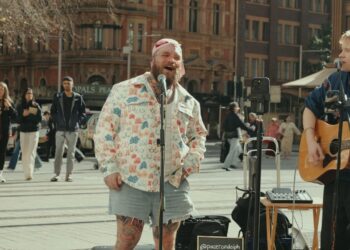 'Lose Control' Teddy Swims Surprise Street Show with Pace Randolph