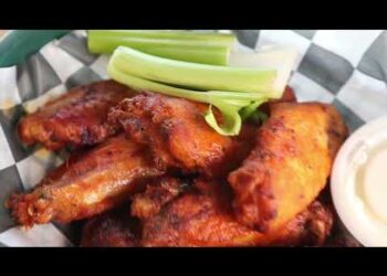 Metro Detroit Sports Bar Feature 🏈🍻  | Coach's Corner – Craft Breww City – Madhouse Bar & Grill