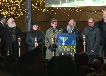 Metro Detroit Jewish Community celebrates start of Hanukkah with Menorah in the D