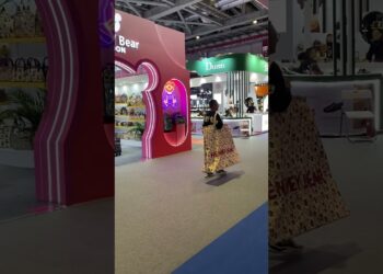HENNEY BEAR IN CANTON FAIR vous fin octobre당신과