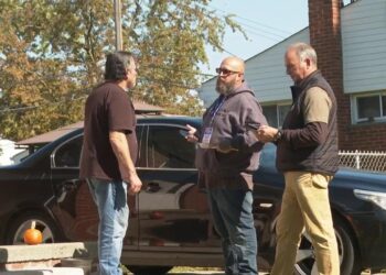 Union volunteers canvass Michigan neighborhood to garner support for Harris