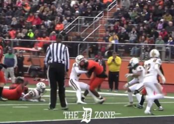Belleville 2024 MLB/RB Jeremiah Beasley (Michigan commit) with a powerful TD run vs. Saline