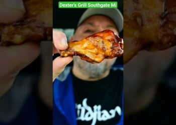 TENDER WINGS 🔥#food #youtubeshorts #fypシ #fyp #shorts #short #mukbang #eating #reels #love #detroit