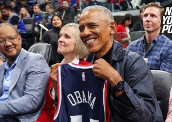 Barack Obama attends Los Angeles Clippers game without Michelle as split rumors swirl