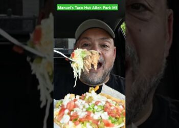 HUGE TACO SALAD 🔥!! #shorts #short #reels #youtubeshorts #food #eating #love #detroit #mukbang #good