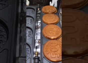 I just want this coin cake #shorts #shortvideo #trending #foryou #food #streetfood #ytshort #vairal