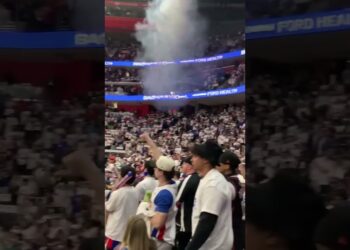 Pistons fans boo Knicks before Game 3 in Detroit #nba