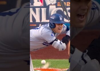 Shohei Ohtani almost got hit! 🚨 #mlb #baseball #Dodgers