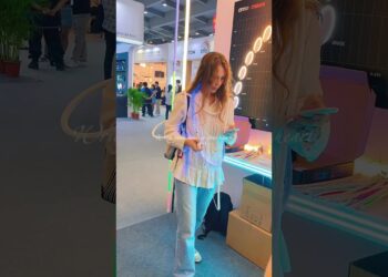 Canton Fair is attract to many people come to China #cantonfair