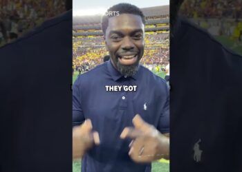 Bryant McFadden reacts to a close game between Michigan and USC #shorts