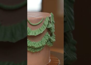 Learn to Make this Cake!  #cake #cakedecorating #cakedesign