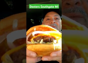 THICK BURGER #short #shorts #reels #youtubeshorts #youtube #love #eating #mukbang #burger #detroit