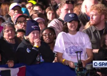 ARE YOU IN THIS VIDEO? Maggie Rogers at Kamala Harris rally Ann Arbor Michigan SPECIAL VIEW: (1 of 2