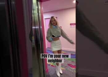 POV I’m your new neighbor #blonde #fyp #short #neighbors