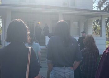 Crowd gathers in front of FBI raid in Ypsilanti