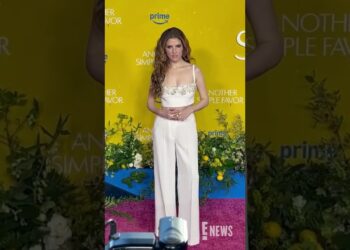 Anna Kendrick llega al estreno en Nueva York de #AnotherSimpleFavor. 🌟 #Shorts