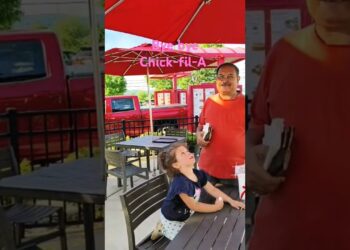 Chick-fil-A :Visit  USA What I ate at Chick- fil-A Part 3 #ytshort #chickfila#AnnaGlow Kitchen#viral