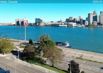 Live cam: Windsor, Ontario, Canada | Detroit Skyline, Michigan, USA – Evening Segment – 2025-05-23