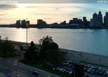 Live cam: Windsor, Ontario, Canada | Detroit Skyline, Michigan, USA – Morning Segment – 2025-05-24