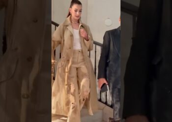 Anne Hathaway Shimmers at Ralph Lauren Fall 2025 Show