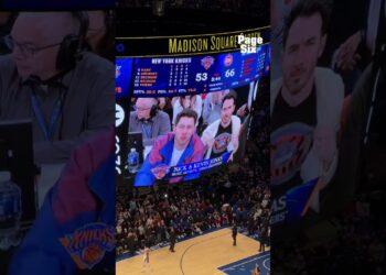 Nick Jonas and Kevin Jonas spotted courtside at the Knicks vs Pistons game at MSG 🏀🎶 #shorts