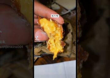 🤌🏽 #youtubeshorts #food #foodie #macandcheese #explore #foodreview #michigan #detroit #newyork
