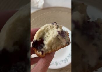 Baked Perfectly #blueberrymuffin #bakedperfectly #bakedathome #shorts #analynlabounty