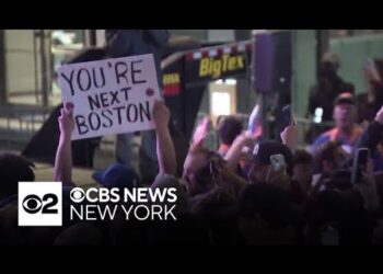 Knicks finish off Pistons in dramatic fashion in Game 6 and fans in NYC go crazy