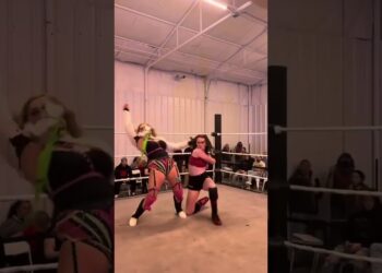 What a shot! #ipw #indiewrestling #annarbor #womenswrestling