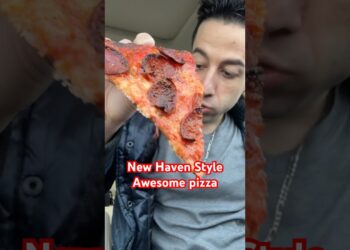 One of the best pizzas in Detroit #pizza #food #foodreview #detroit #thincrustpizza