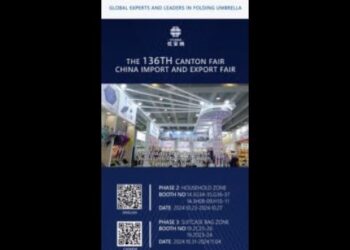 On the first day of the Canton Fair, Yoana umbrella industry was full of guests