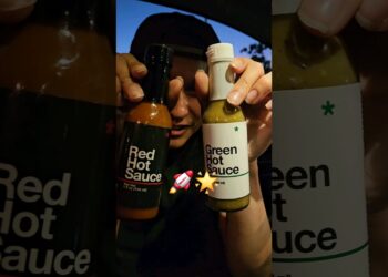 🚀 NEW Tom Delonge To the Stars Red HOT Sauce VS Green HOT Sauce Review!!🚀 #food