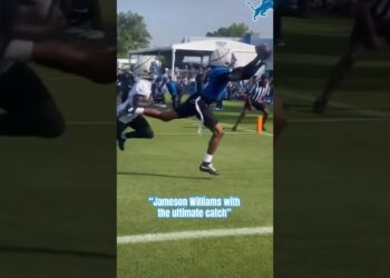 Detroit Lions Player Jameson with the ultimate catch🏉#detroitlions #nfl #sports #footballshorts