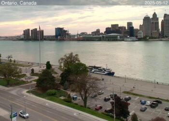 Live cam: Windsor, Ontario, Canada | Detroit Skyline, Michigan, USA (Morning)