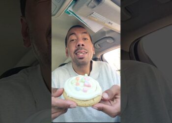 Had to get my birthday cookie🥳 from Crumbl Cookie  #foodreview #cookiereview March 11th-16th Cookies