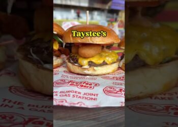 #eats #letseat #bigmac #burgerking  #foodreview #burgerlovers  #burgers #smashburger #detroit