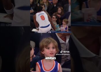 I always wanted that to happen #hoodnews #annehathaway #newyorkknicks #oganunoby #knicks #funny