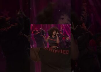 Lizzo takes a swipe at Trump tariffs with cheeky t-shirt during 'SNL' performance