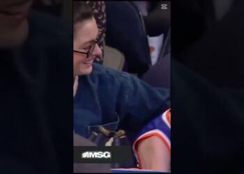 Anne Hathaway's tiny son nearly crushed by giant NBA player OG Anunoby #annehathway #NBA #nbaplayer